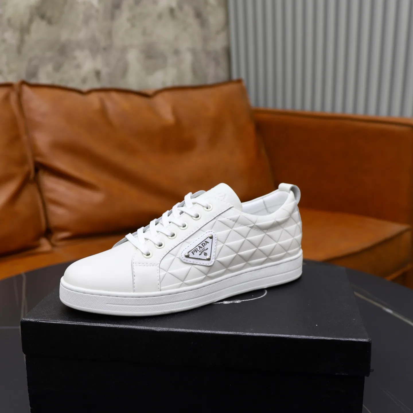 Ex-factory price: 420💰🙅‍♂️🙅‍♂️🙅‍♂️ Brand: PRADA Standard code: 38-44 (45 customized) Grade: Same as the official website Material: Original leather splicing Comfortable and breathable sheepskin lining Original wear-resistant outsole Style category: Men's fashion casual shoes Running sports shoes Distinguished luxury brand elements Top luxury Color: actual picture color